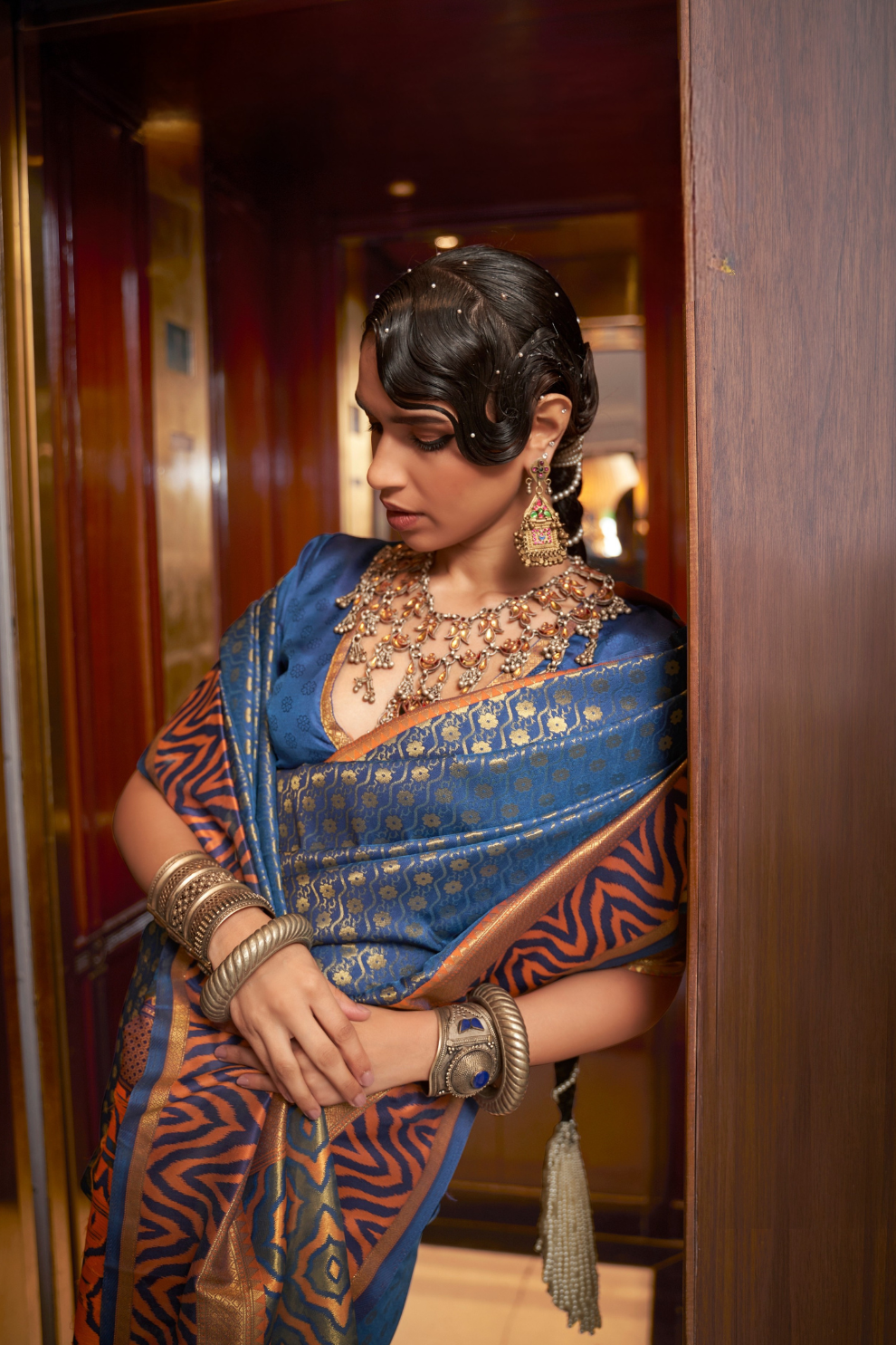 Elegant Handloom Saree with Traditional Zari Weaving