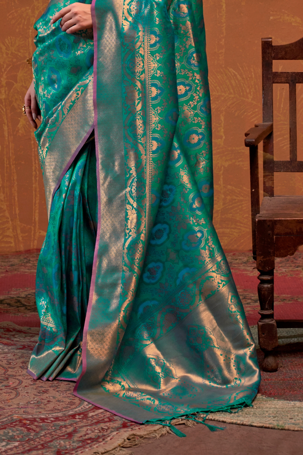 Gracefully Woven Pure Handloom Silk Drape Saree