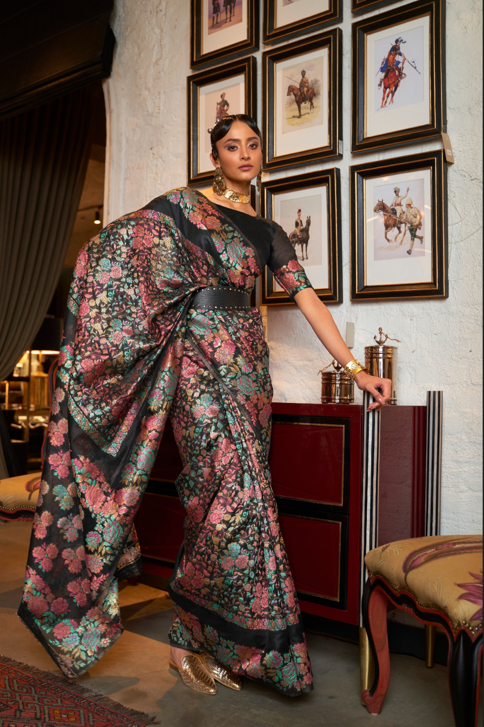 Floral Zari Silk Blend Banarasi Saree with Elegant Weave