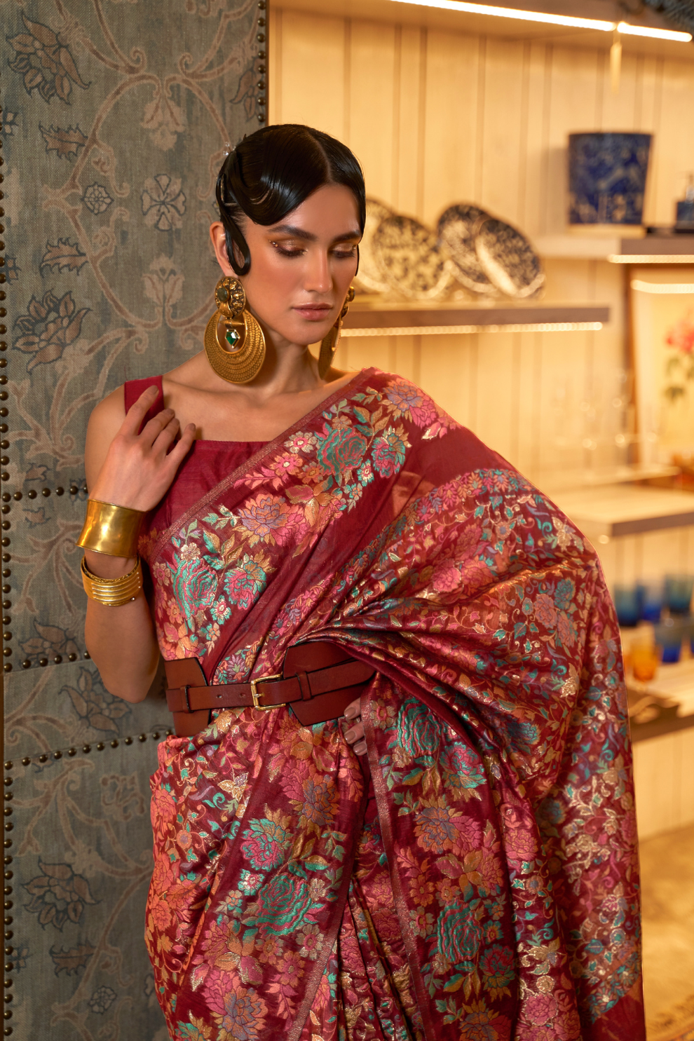 Floral Zari Silk Blend Banarasi Saree with Elegant Weave