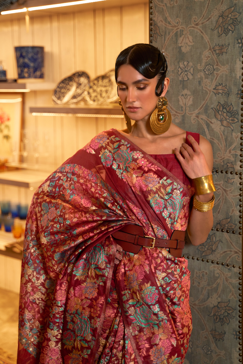 Floral Zari Silk Blend Banarasi Saree with Elegant Weave