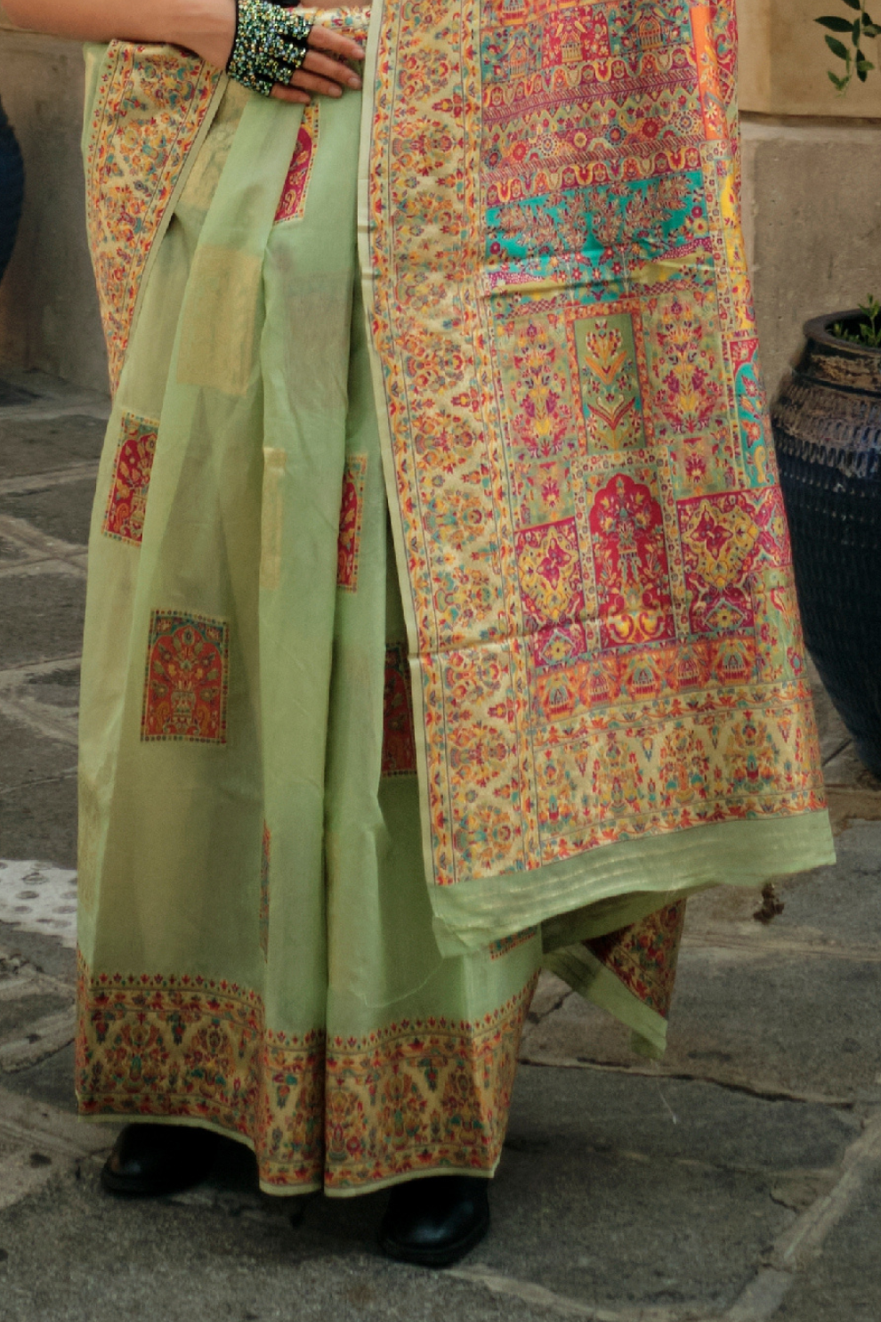 Kashmiri Modal Handloom Weaving Saree with Intricate Traditional Patterns