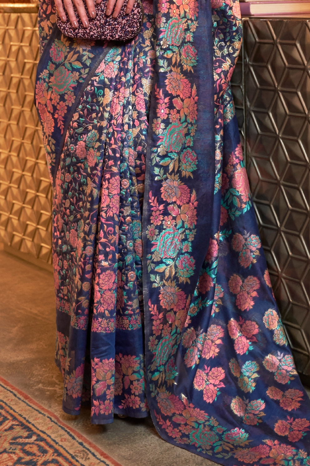 Floral Zari Silk Blend Banarasi Saree with Elegant Weave