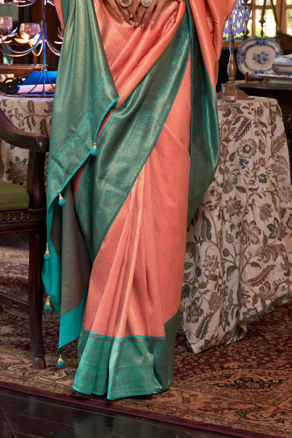 Graceful Kanjeevaram Silk Blend Saree with Motif Work