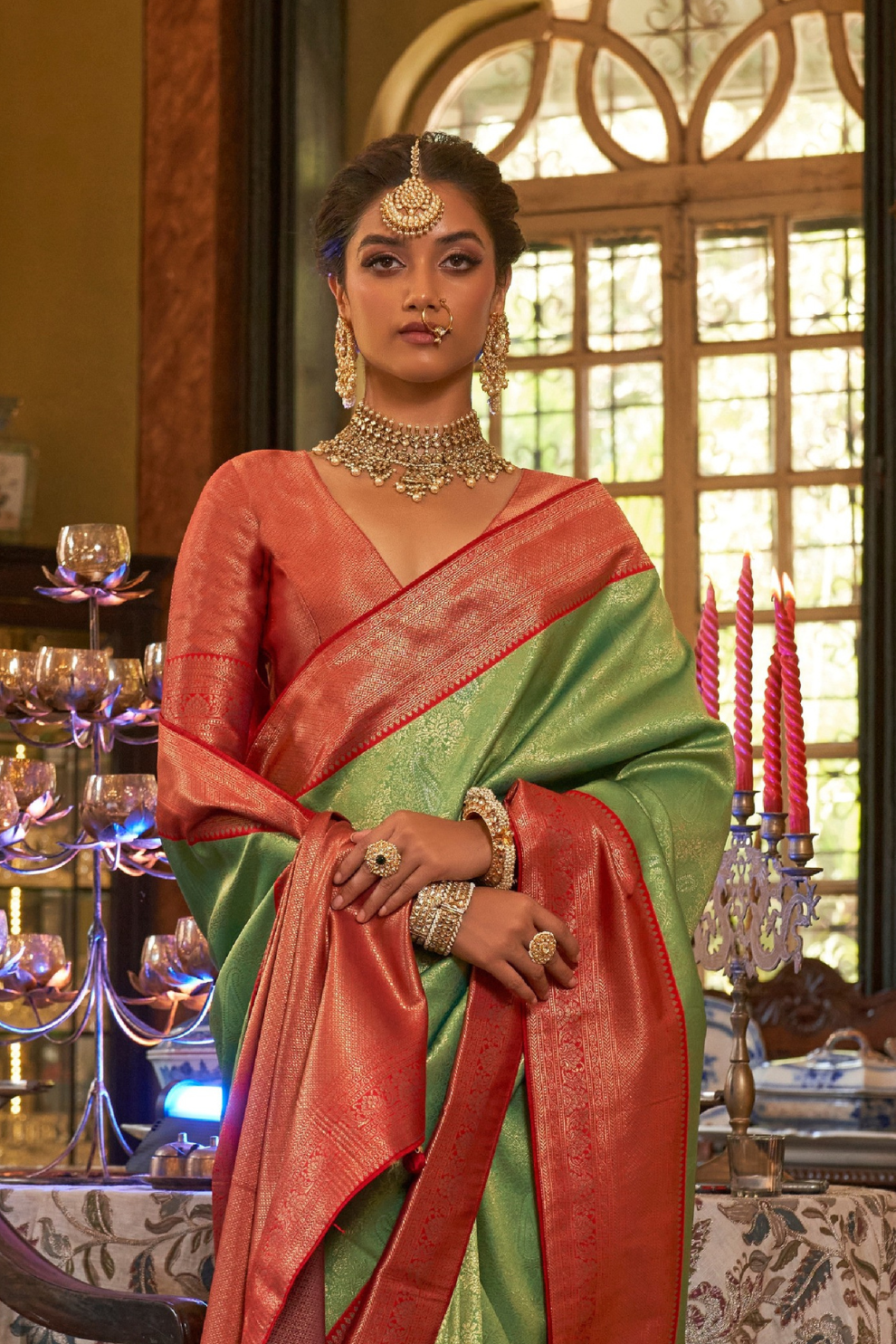 Graceful Kanjeevaram Silk Blend Saree with Motif Work