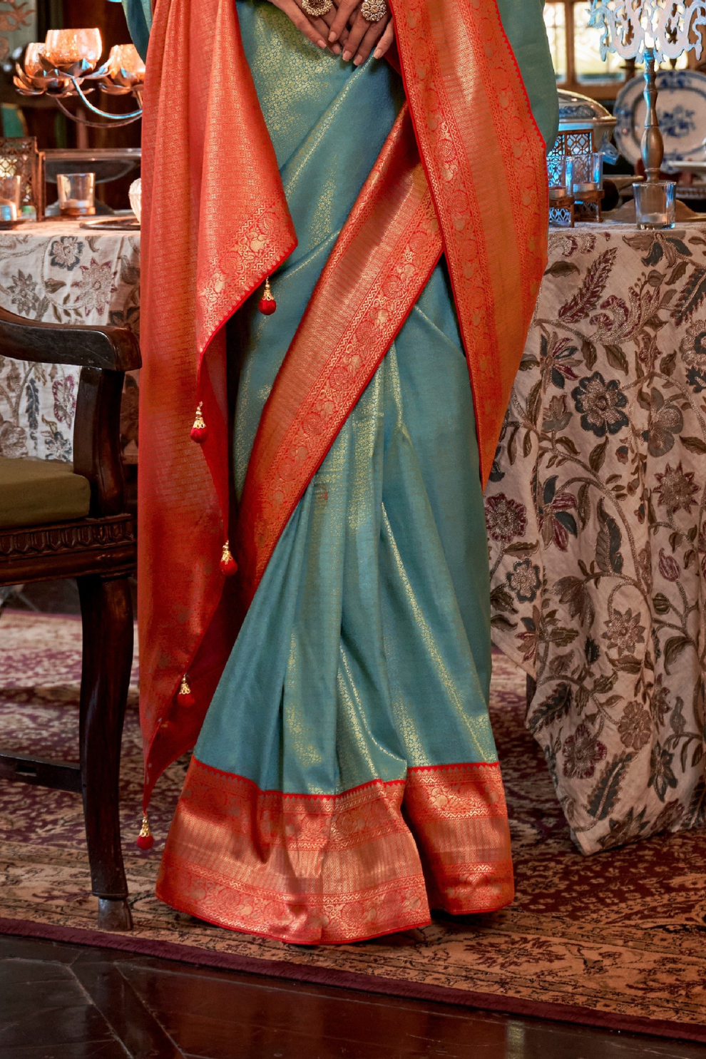 Graceful Kanjeevaram Silk Blend Saree with Motif Work