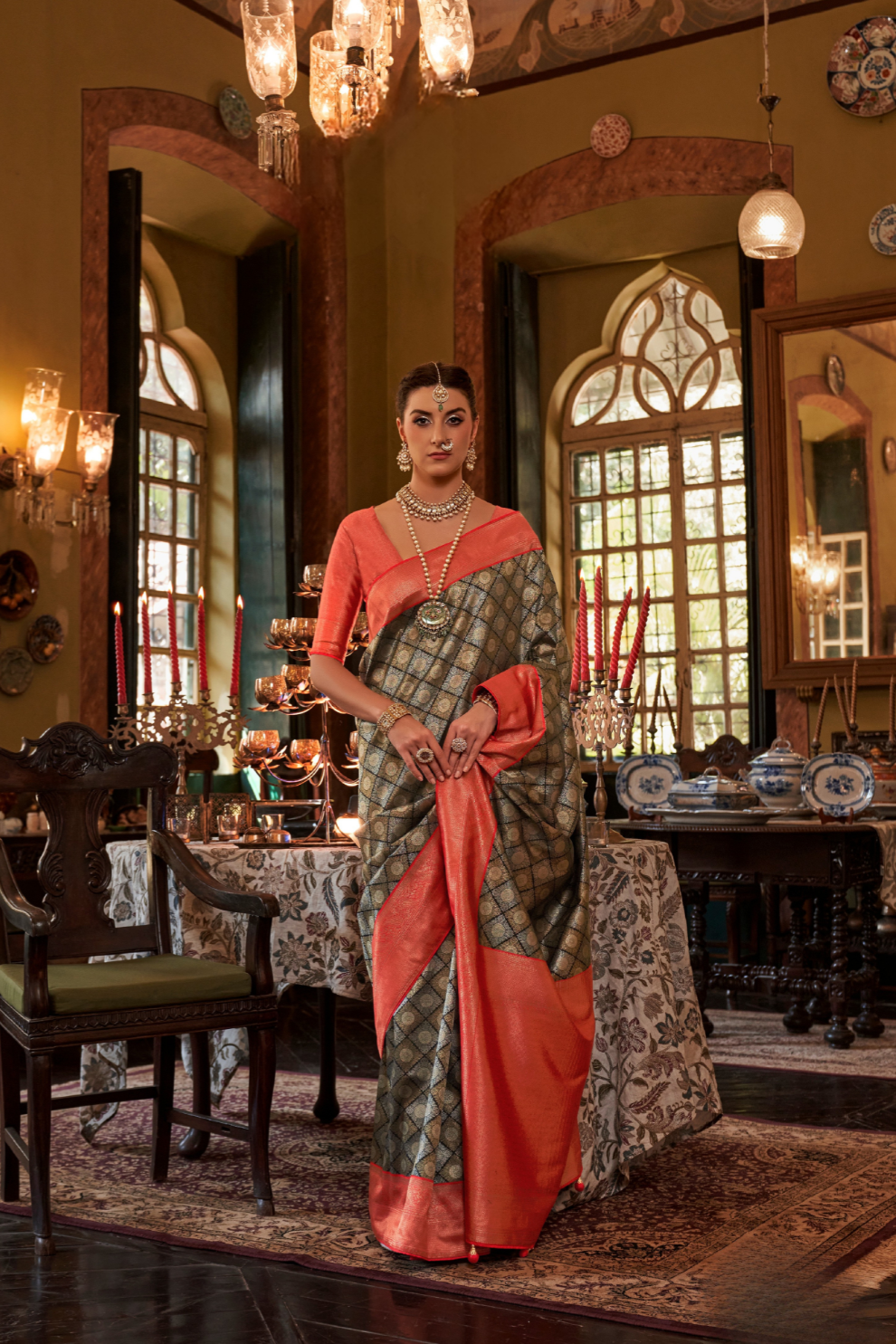 Graceful Kanjeevaram Silk Blend Saree with Motif Work