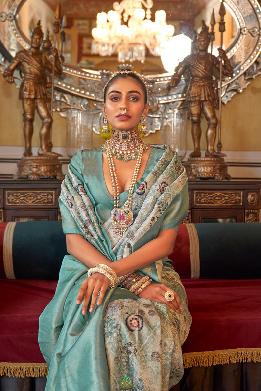 Traditional Woven Silk Blend Saree in Kanjivaram Design