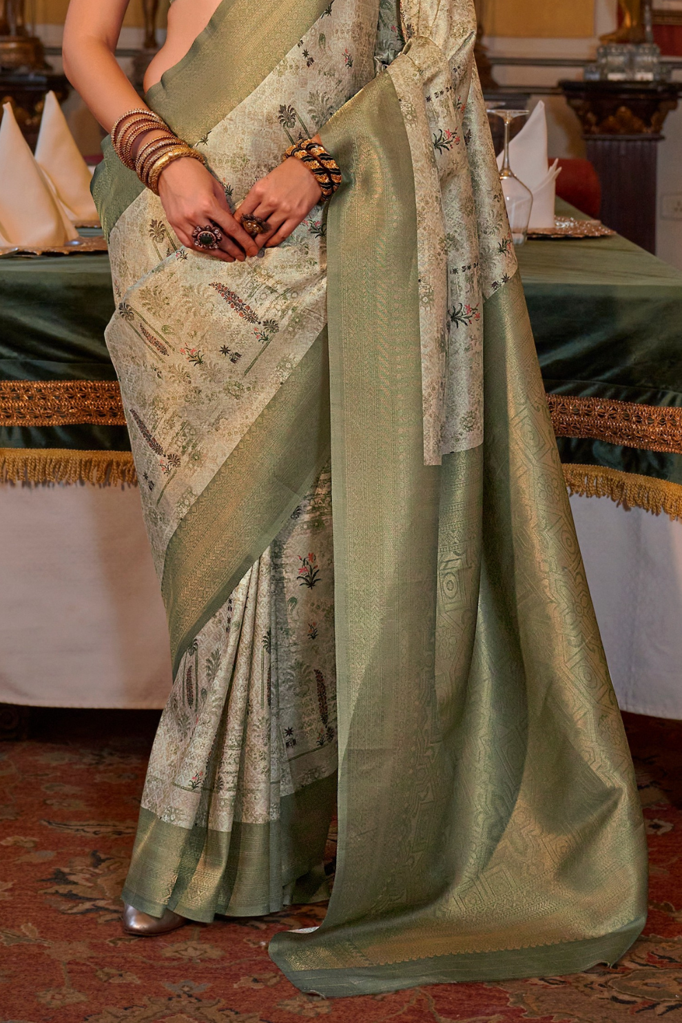 Elegant Silk Blend Saree with Kanjivaram Weave