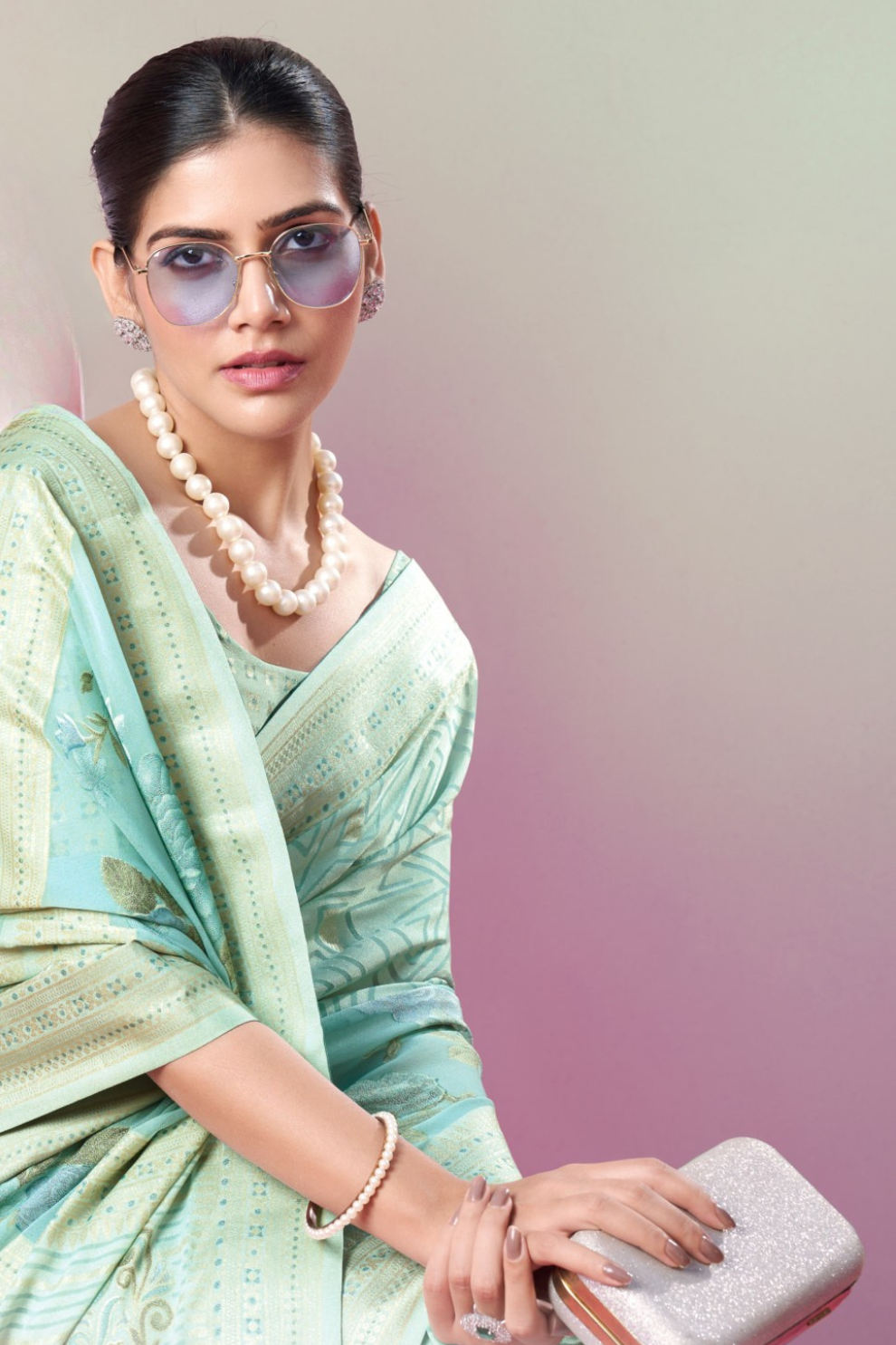 Luxury Georgette Saree Featuring Burnout Detailing