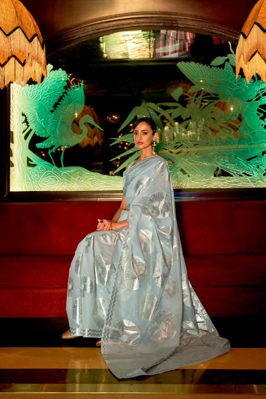 Elegant Handloom Saree with Traditional Woven Design