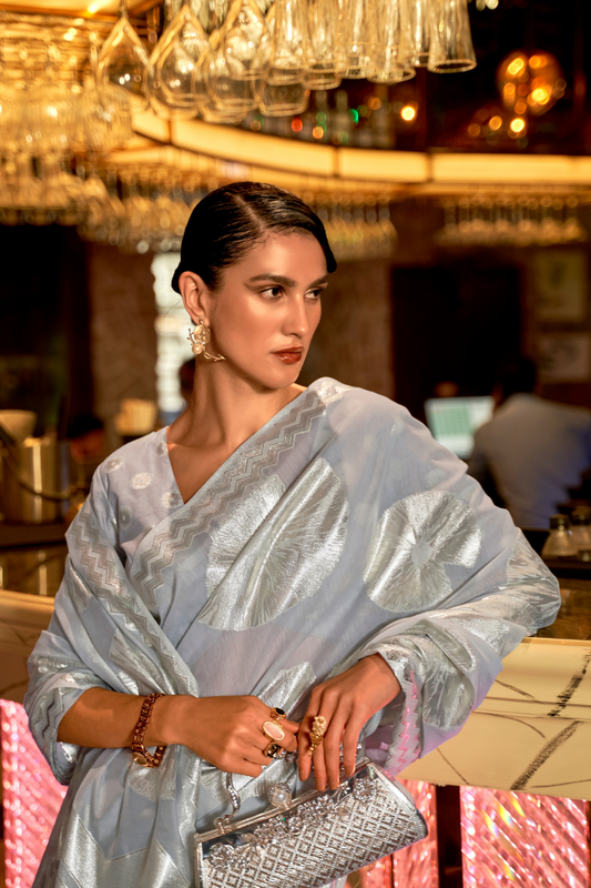 Elegant Handloom Saree with Traditional Woven Design