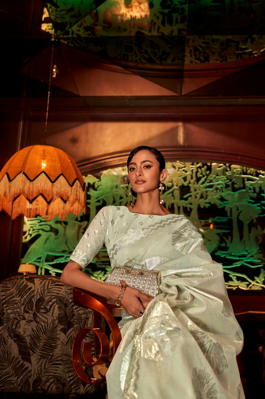 Elegant Handloom Saree with Traditional Woven Design