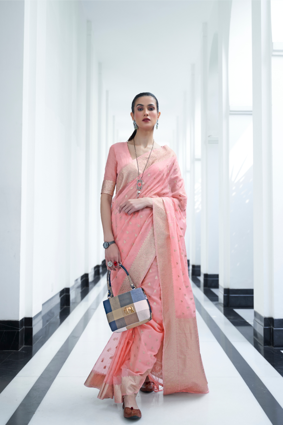 Elegant Mukaish Saree with Traditional Handloom Weaving