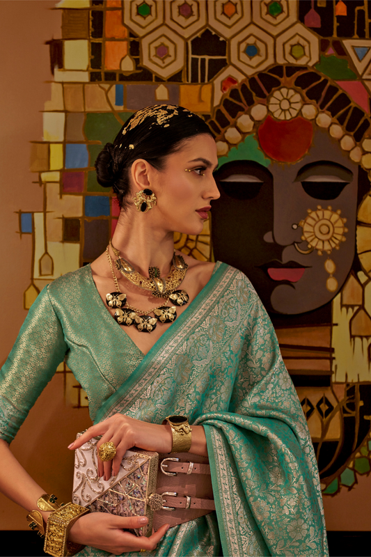 Traditional Kanchipuram Silk Saree with Handloom Weaving Elegance