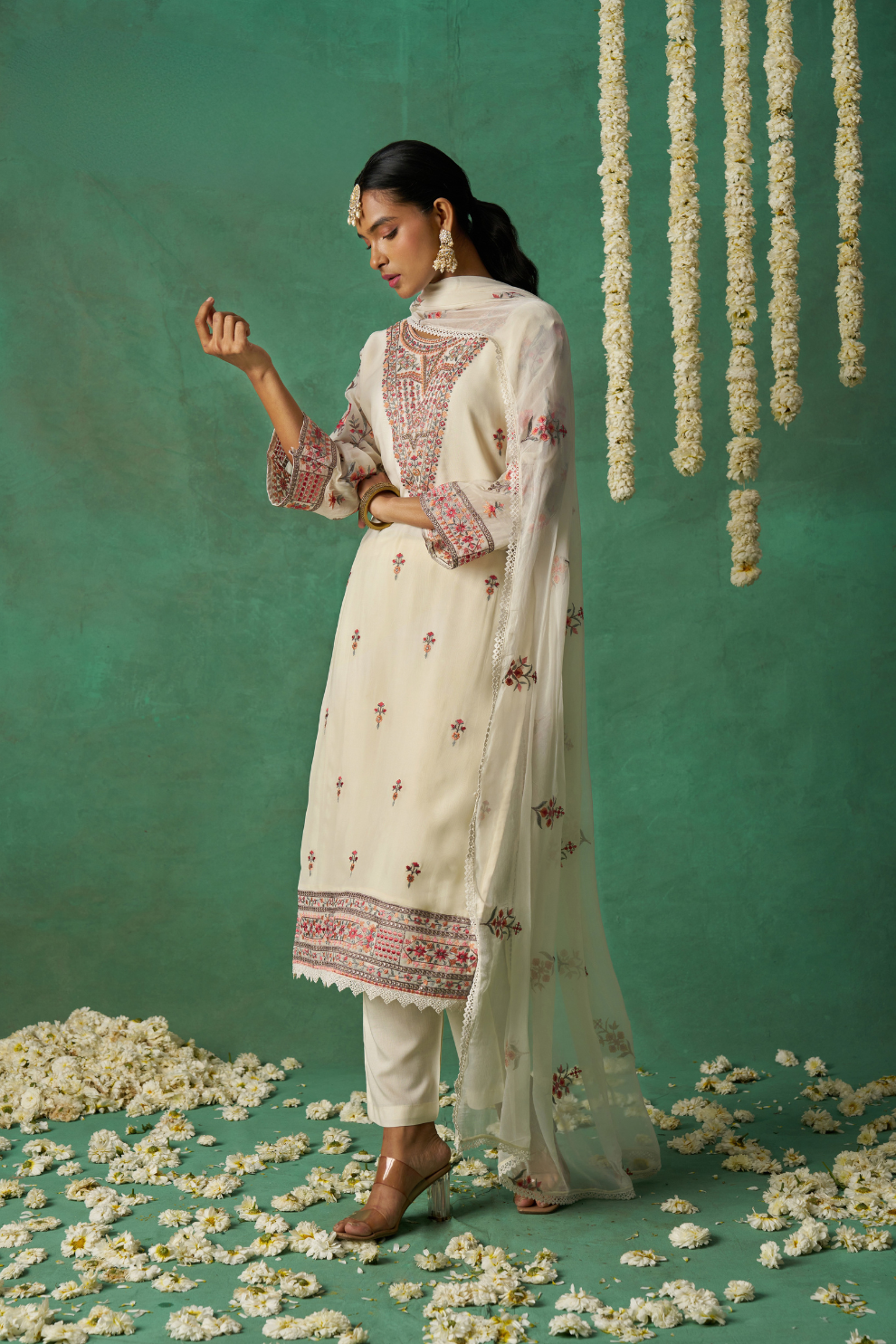 Graceful  Multi-Thread Embroidered Pant Suit