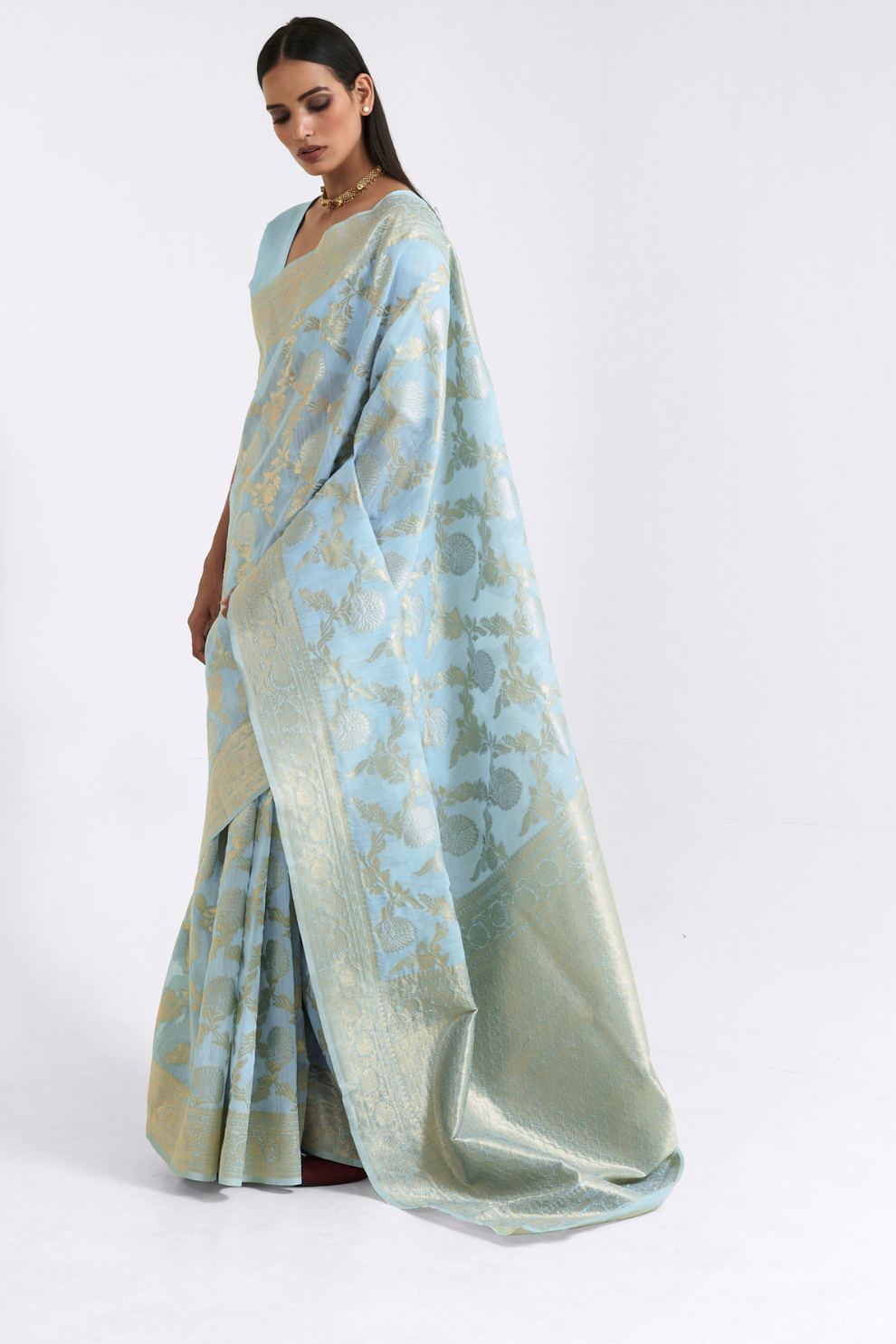 Traditional Linen Silk Saree with Elegant Zari Patterns
