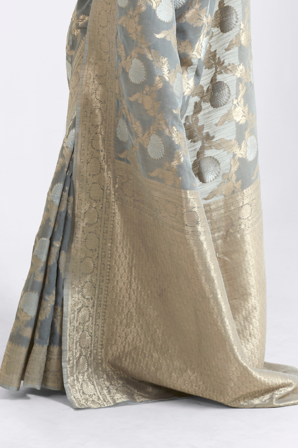 Traditional Linen Silk Saree with Elegant Zari Patterns