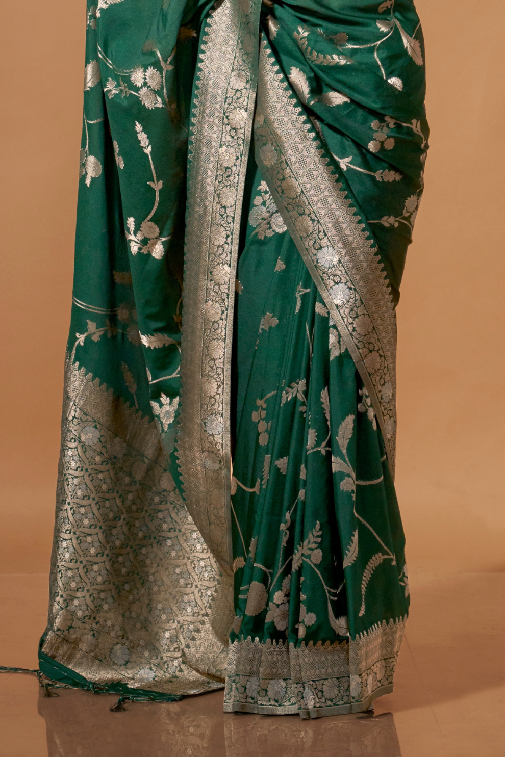 Pure Georgette Handloom Woven Silk Saree with Graceful Texture