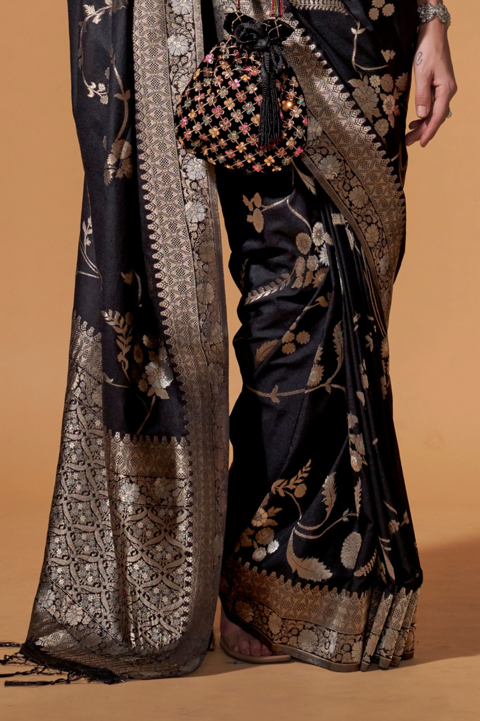 Pure Georgette Handloom Woven Silk Saree with Graceful Texture