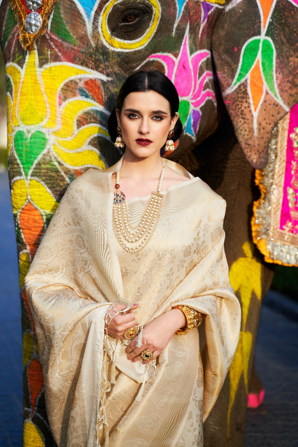 Elegant Kanjivaram Silk Saree with Rich Handloom Weaving