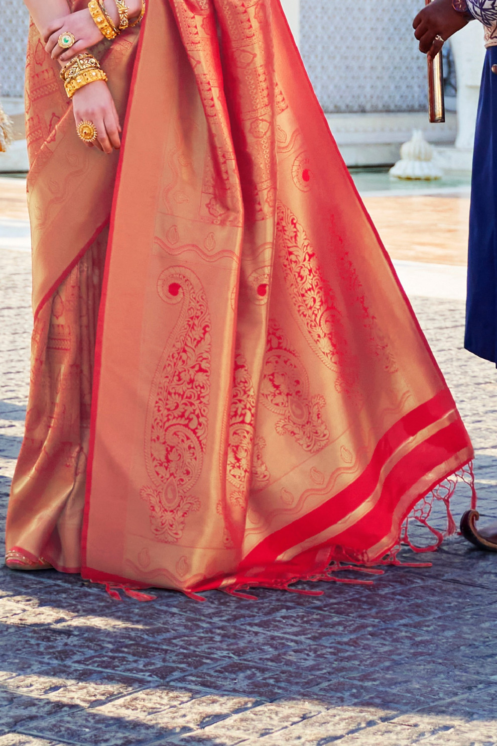 Elegant Kanjivaram Silk Saree with Rich Handloom Weaving