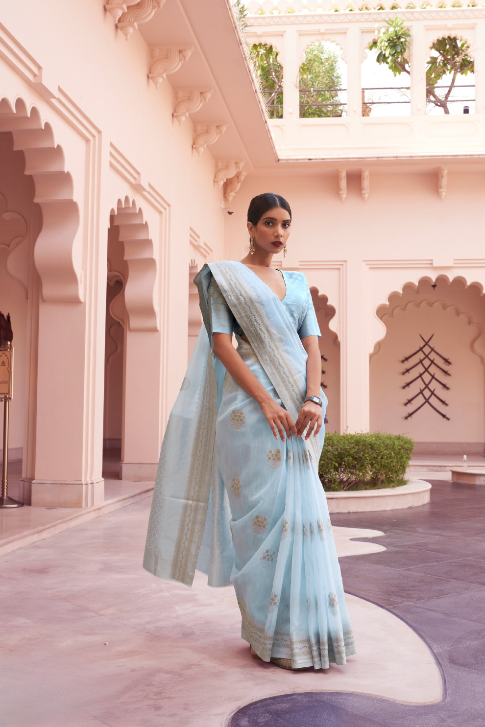 Pure Linen Silk Saree with Traditional Hand Weaving Design