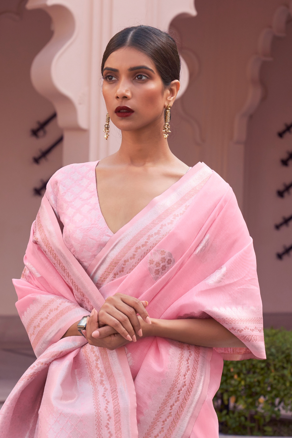 Pure Linen Silk Saree with Traditional Hand Weaving Design