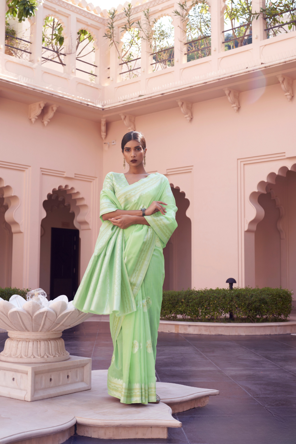Pure Linen Silk Saree with Traditional Hand Weaving Design