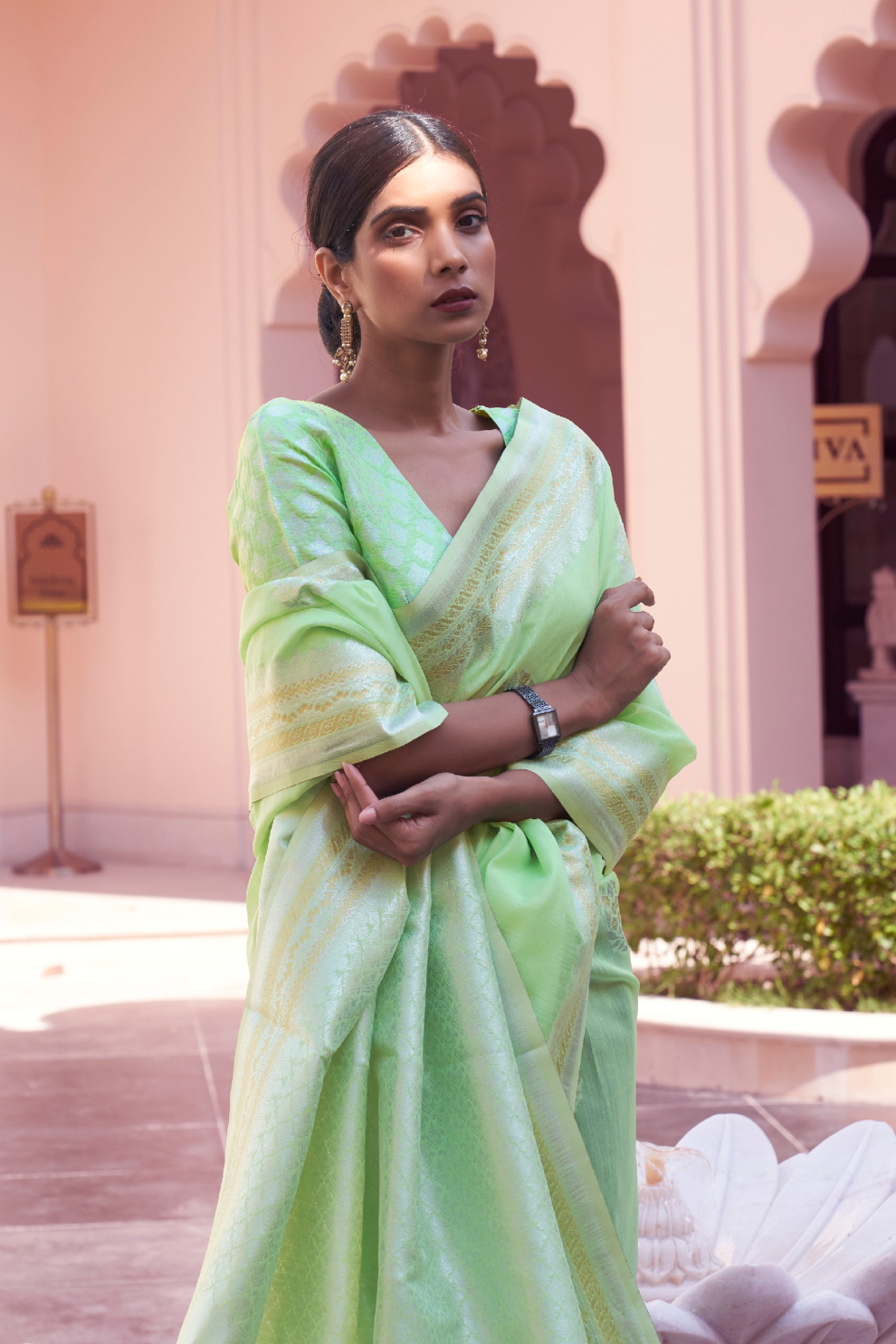 Pure Linen Silk Saree with Traditional Hand Weaving Design