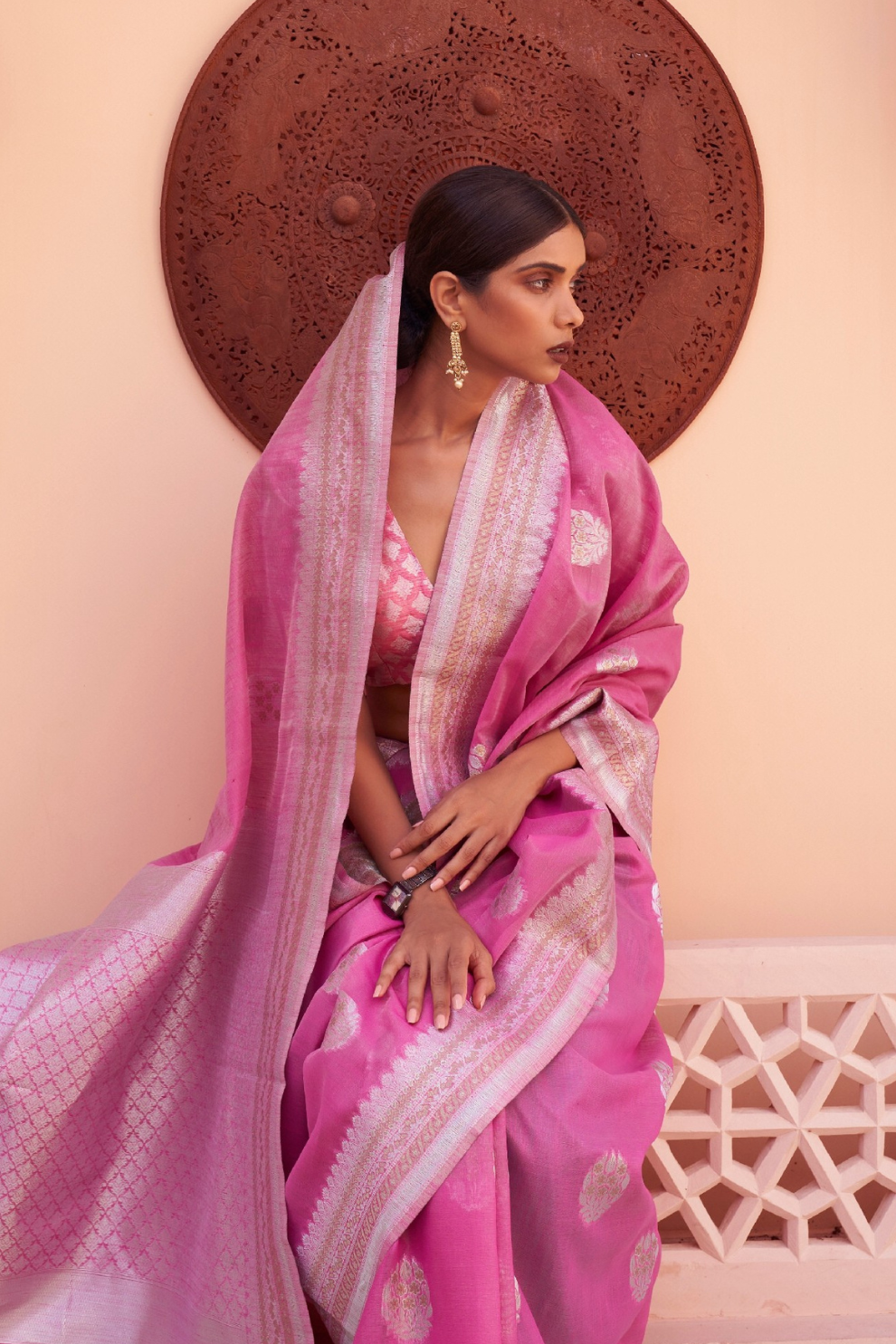 Pure Linen Silk Saree with Traditional Hand Weaving Design