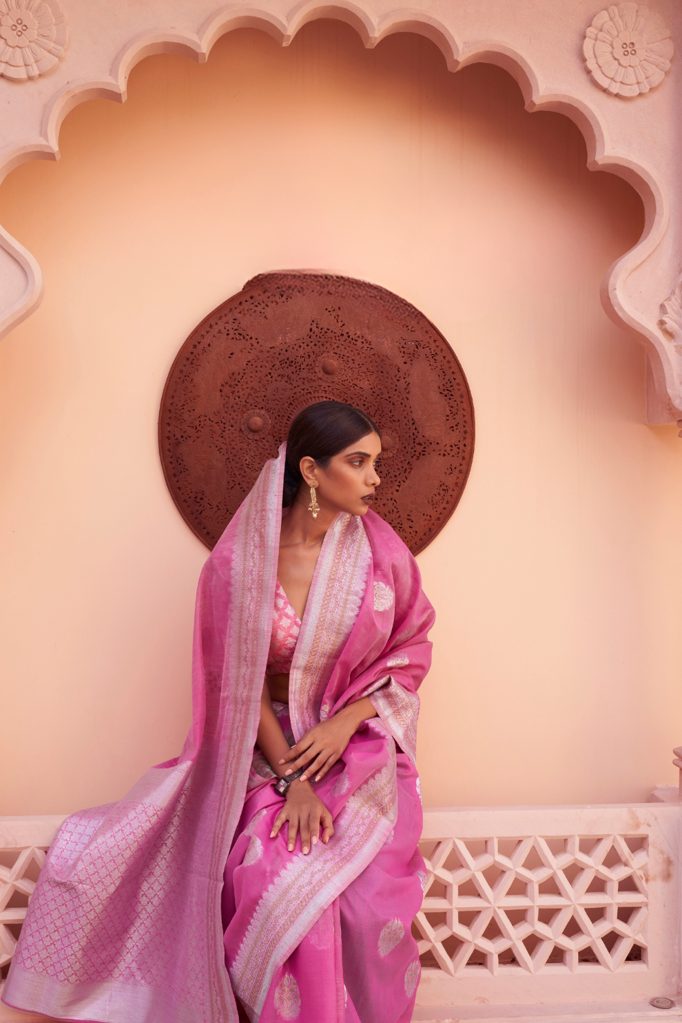 Pure Linen Silk Saree with Traditional Hand Weaving Design