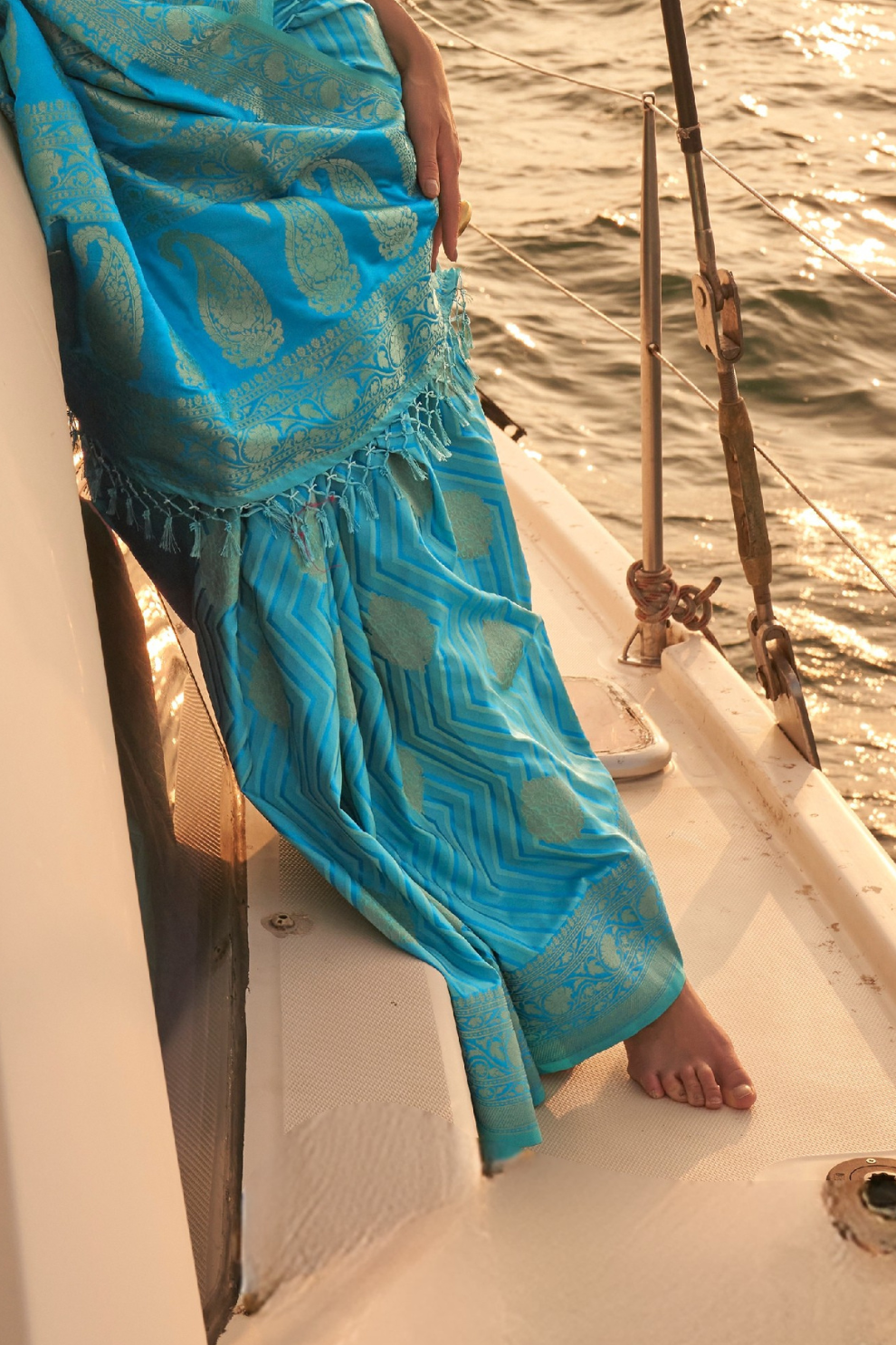 Regal Zari Woven Banarasi Saree with Traditional Motifs