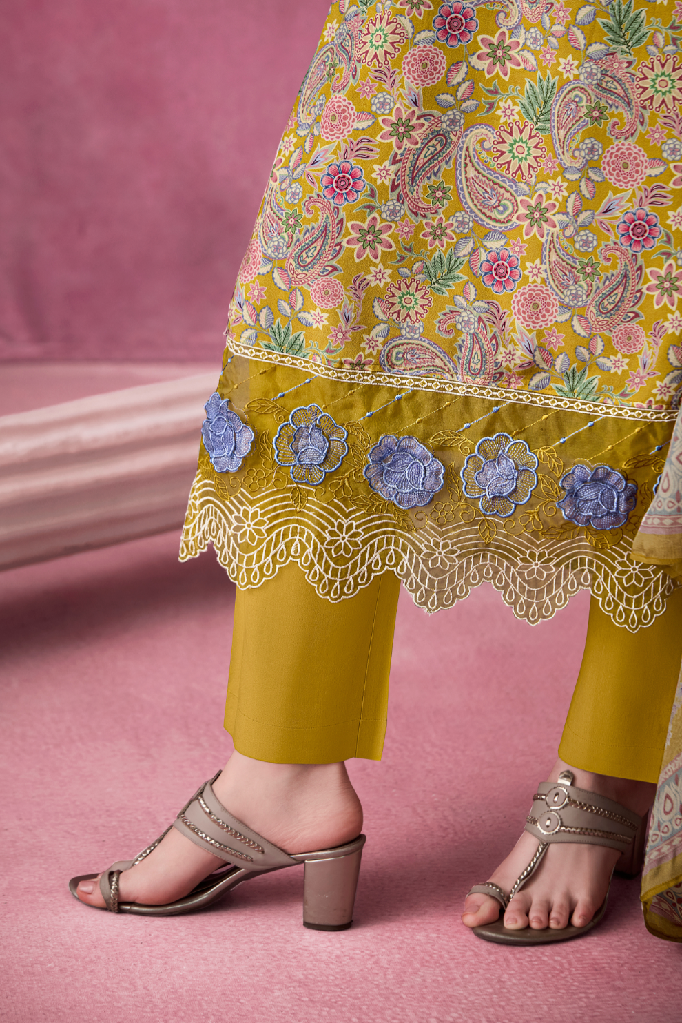 Pure Muslin Salwar Suit with Digital Print & Elegant Embroidery