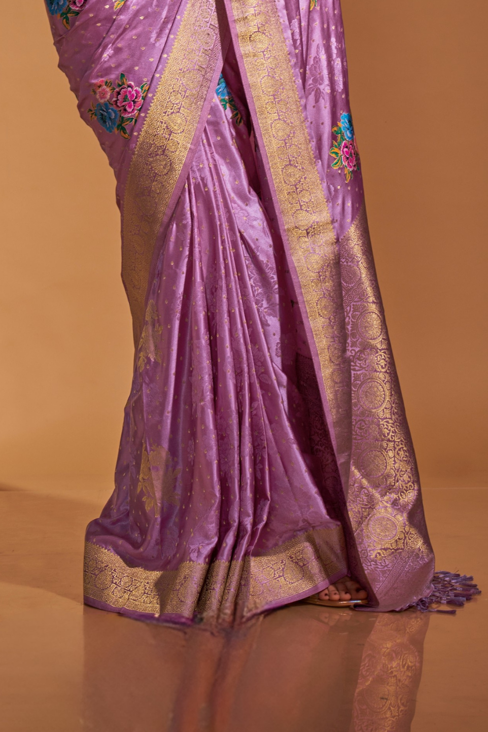Elegant Floral Satin Silk Saree with Handloom Weaving Finish
