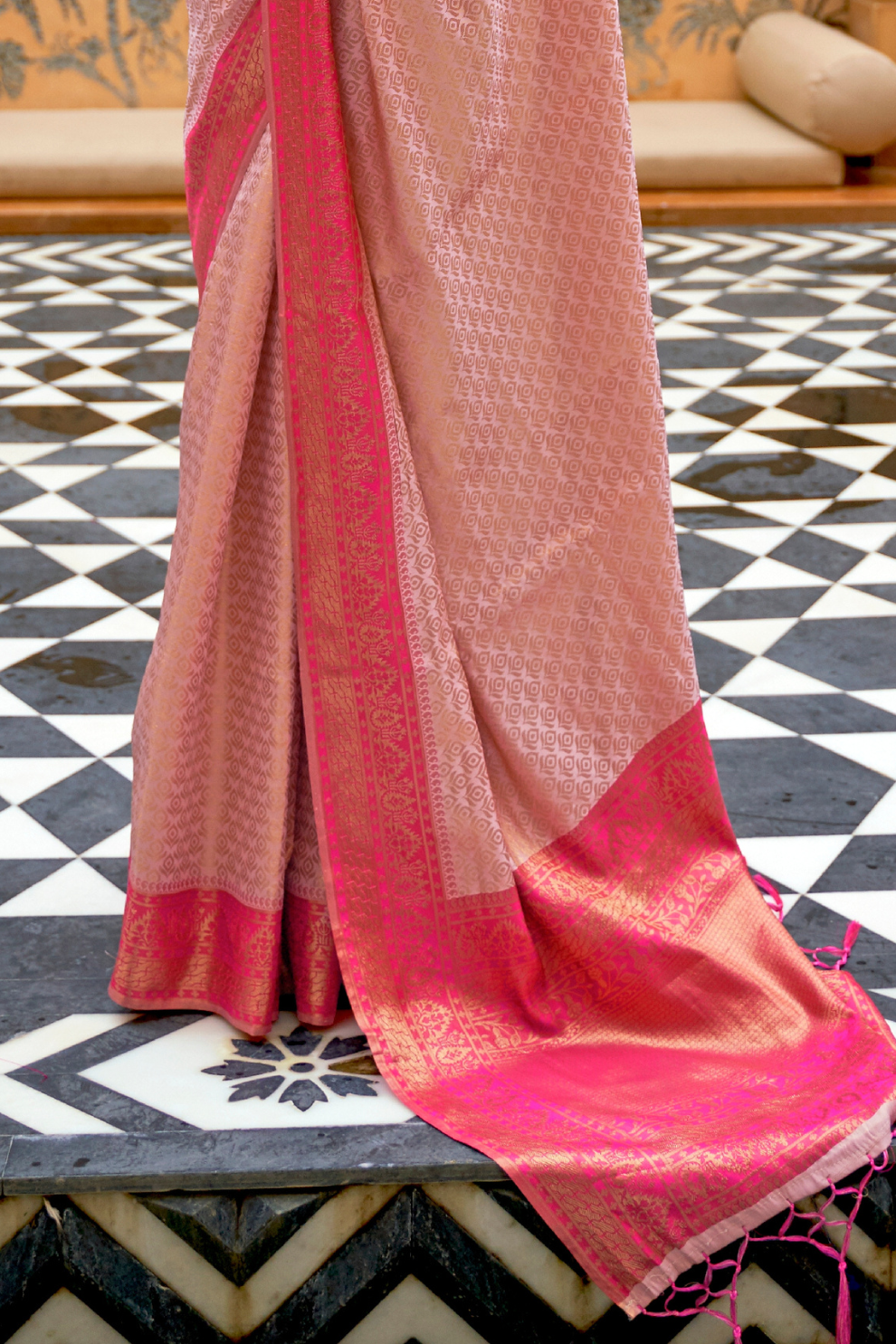 Lustrous Kanjivaram Saree with Authentic Silk and Zari Work