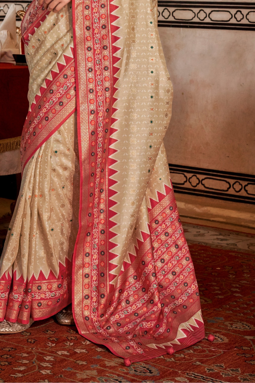 Soft Viscose Silk Woven Printed Patola Designed Saree