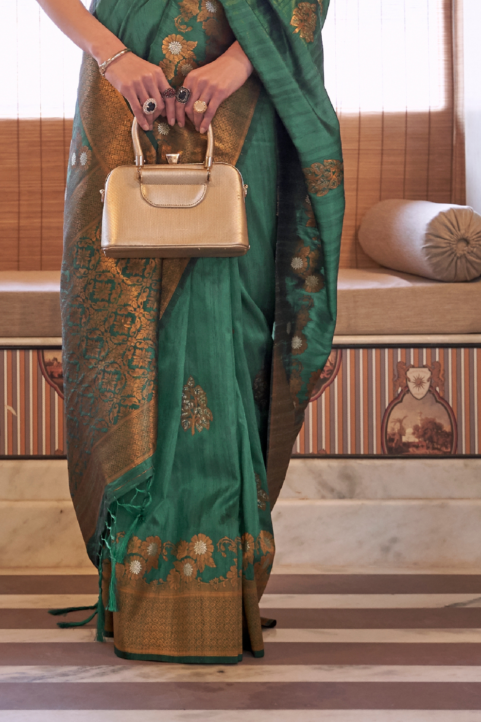 Banarasi Zari Saree with Floral Woven Design Elegance