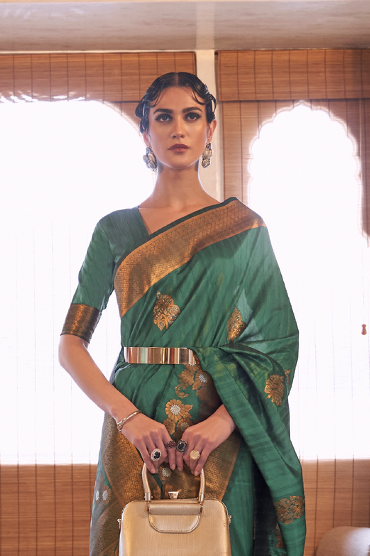 Banarasi Zari Saree with Floral Woven Design Elegance