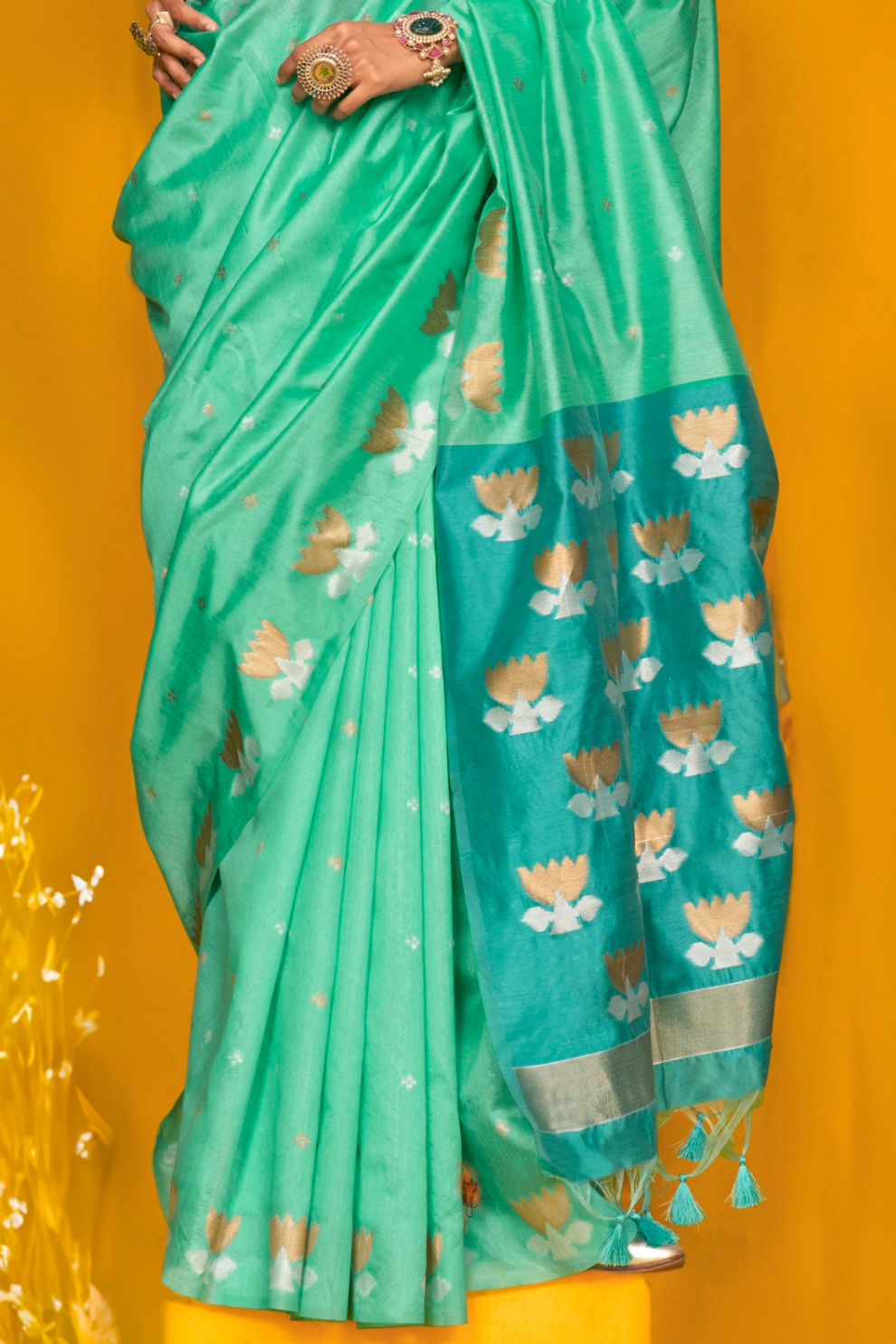 Tussar Handloom Weaving Silk Saree with Natural Finish Elegance