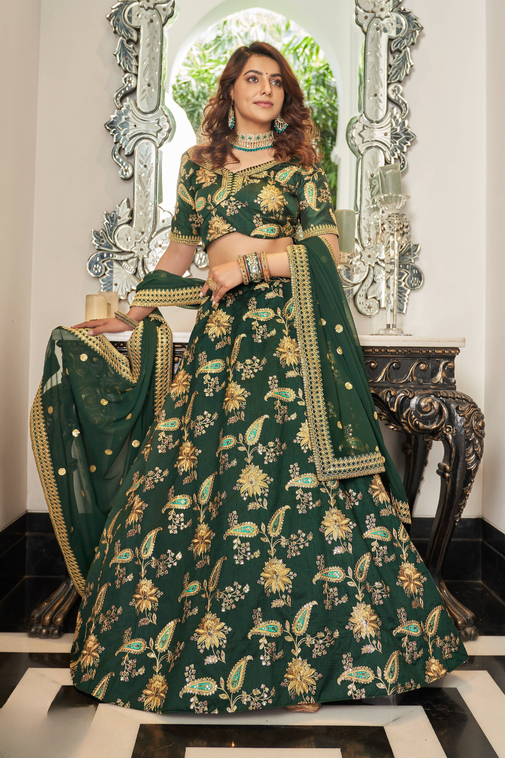 Elegant blouse and soft net dupatta with border detailing