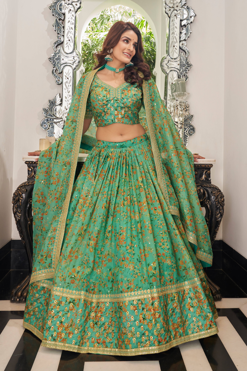 Elegant blouse and soft net dupatta with border detailing