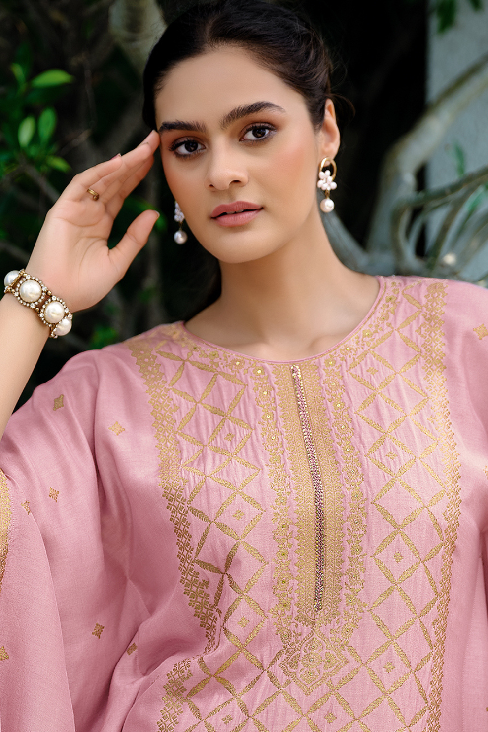 Elegant Viscose Woven Kaftan with Handwork Detailing