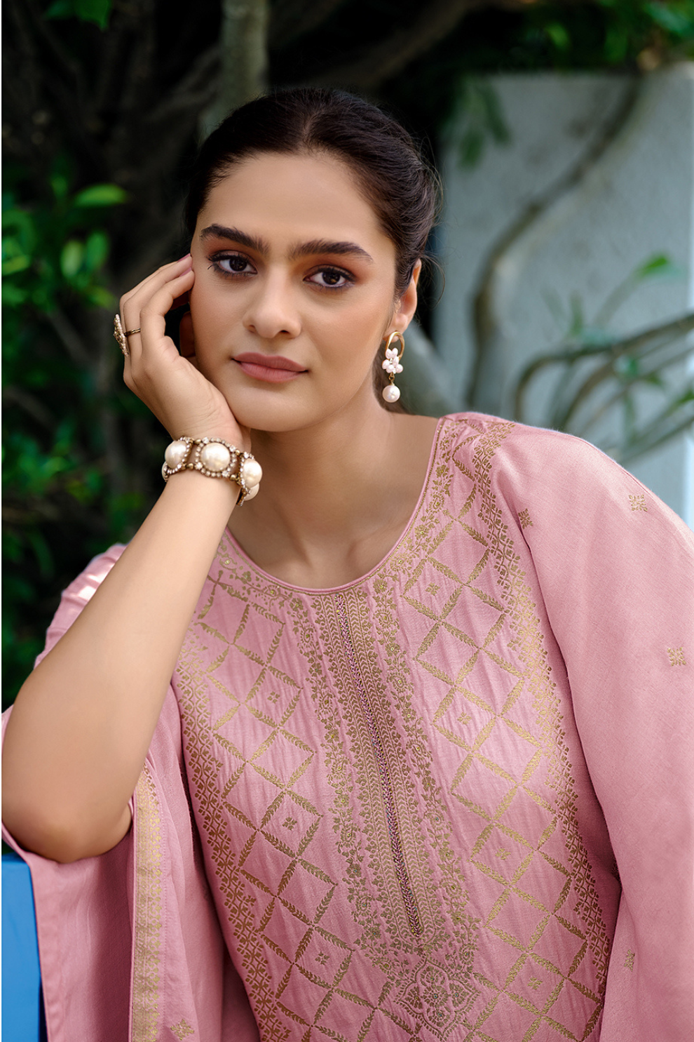 Elegant Viscose Woven Kaftan with Handwork Detailing