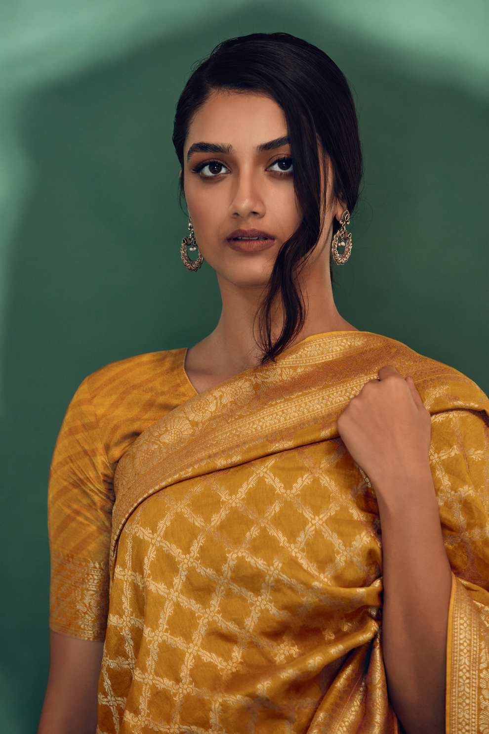 Classic Viscose Woven Solid Saree with Matching Blouse