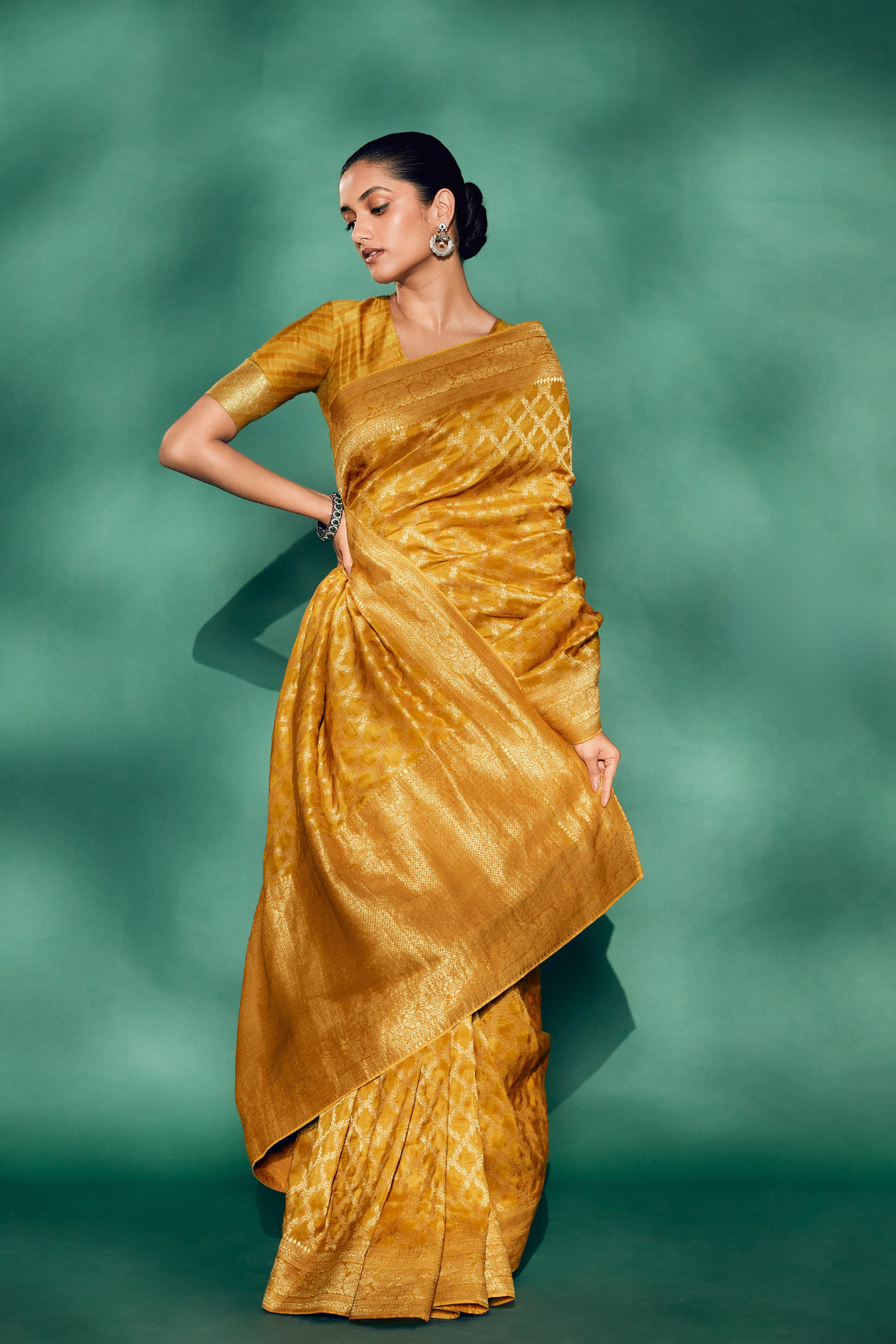 Classic Viscose Woven Solid Saree with Matching Blouse
