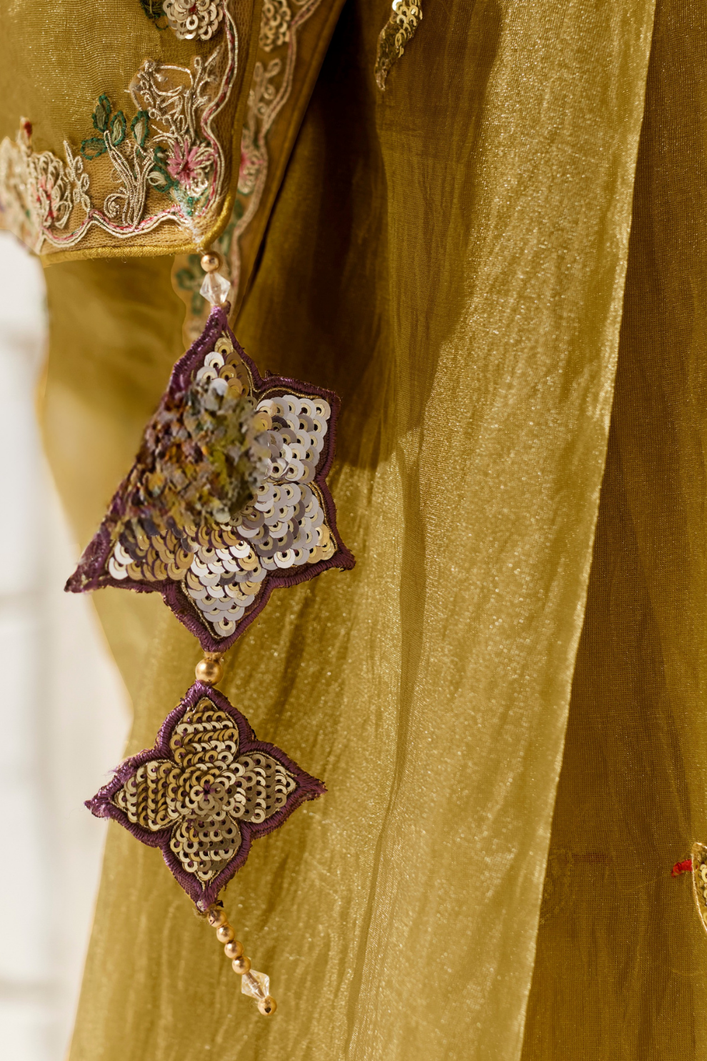 Tissue Silk Saree with Heavy Embroidered Border for Grand Occasions