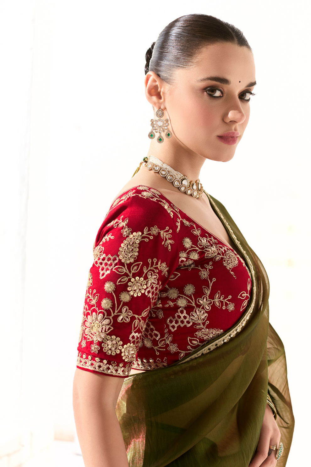 Tissue Silk Saree with Heavy Embroidered Border for Grand Occasions