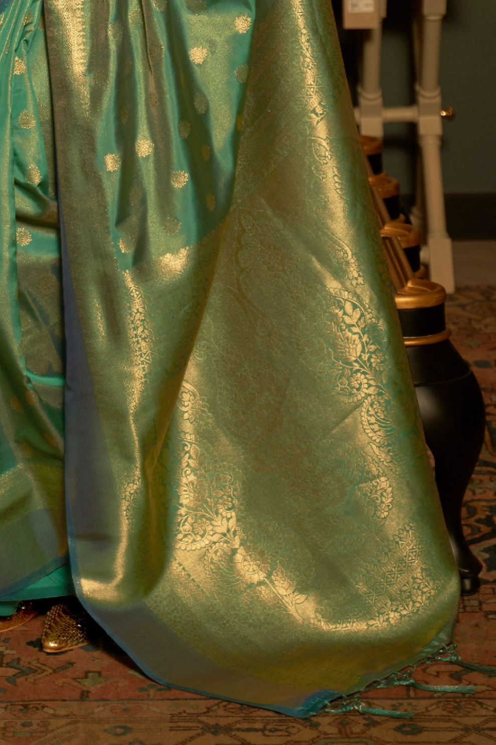 Zari Banarasi Saree with Ethnic Motifs Woven Design