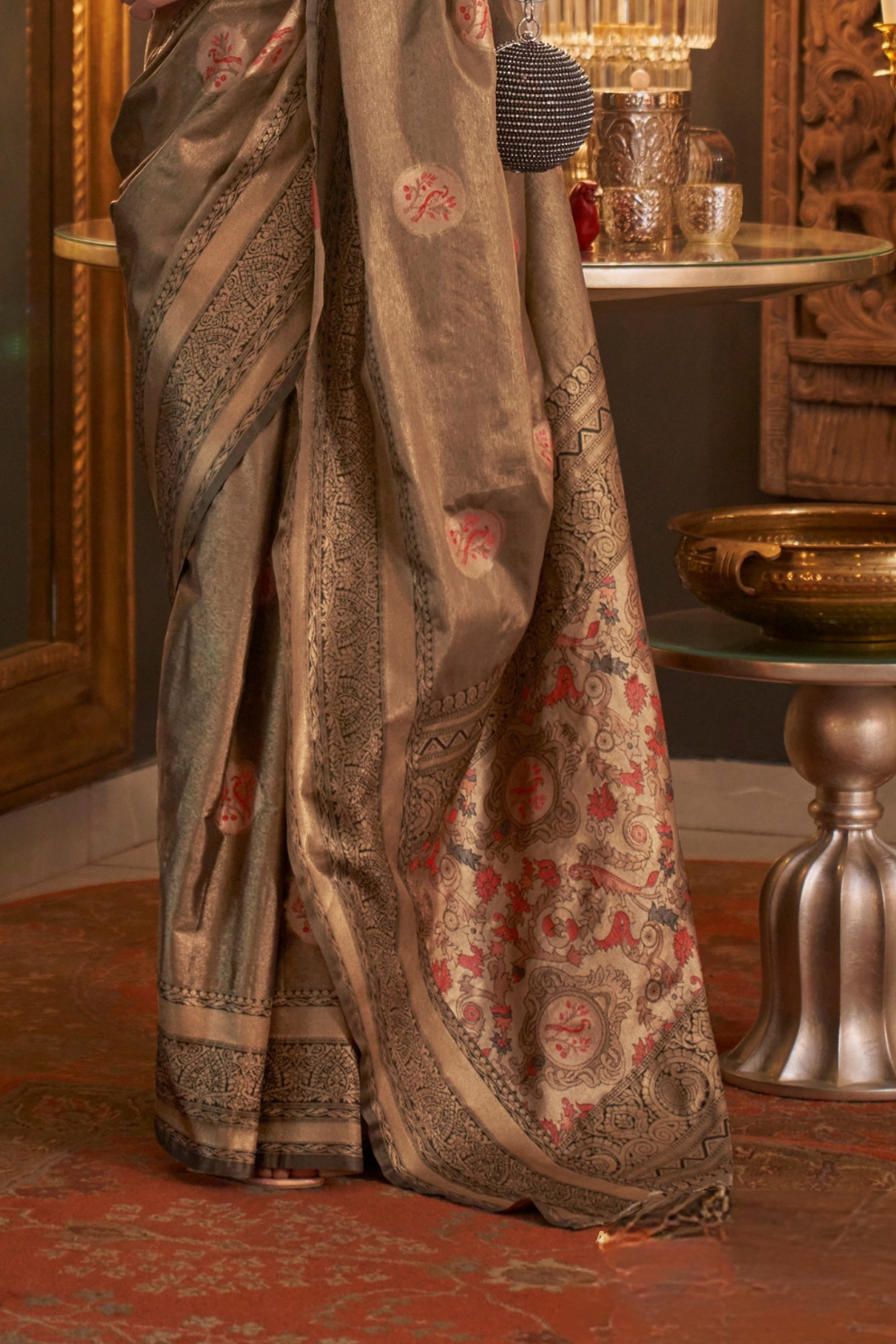 Elegant Silk Jacquard Saree with Handloom Weaving Craft
